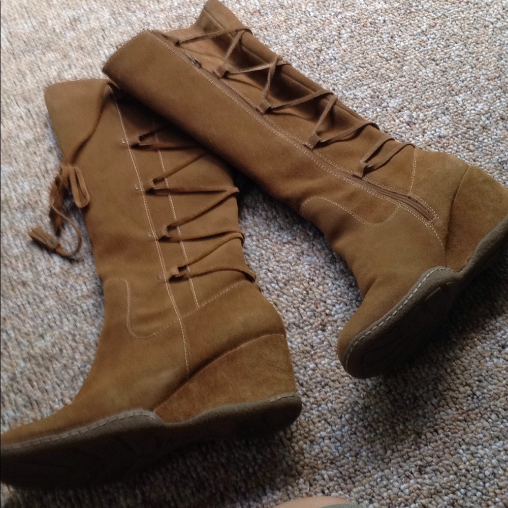 Beautiful Bjorndal suede leather boots